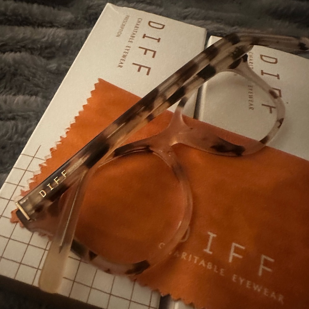 ❌ SOLD ❌ Diff Carina Cream Tortoise Prescription Eyeglass Frames - Picture 9 of 10